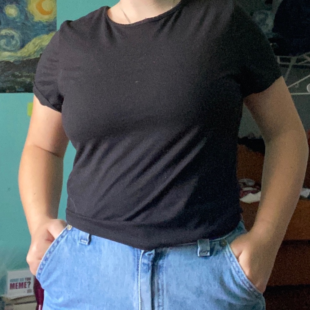 Stretchy black top